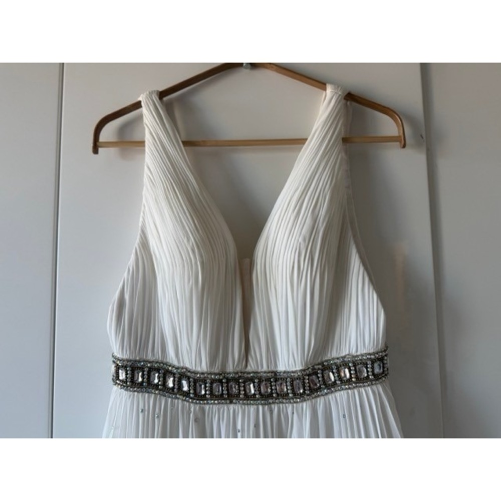 Sherri Hill White Beaded Deep V Pleated Goddess Gown Size 2 - Picture 9 of 14